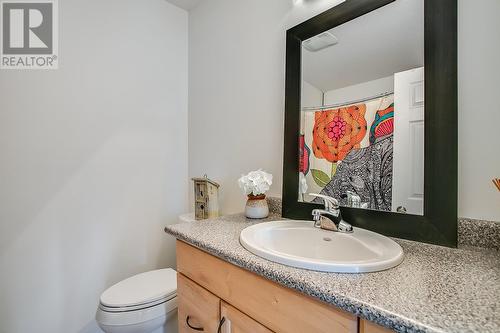 1184 Henderson Drive, Kelowna, BC - Indoor Photo Showing Bathroom