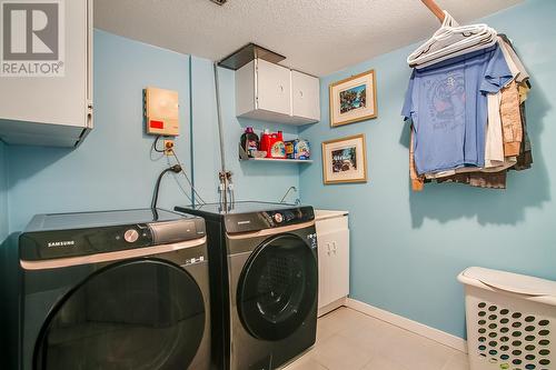 1184 Henderson Drive, Kelowna, BC - Indoor Photo Showing Laundry Room