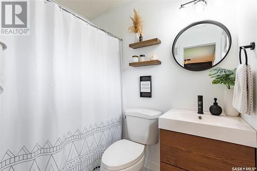 362 37 Street, Battleford, SK - Indoor Photo Showing Bathroom