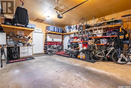 362 37 Street, Battleford, SK - Indoor Photo Showing Garage