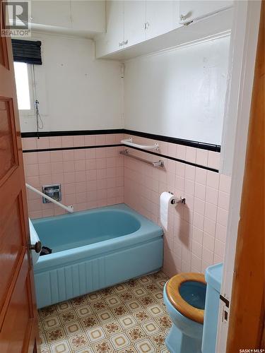 314 Railway Avenue, Neville, SK - Indoor Photo Showing Bathroom