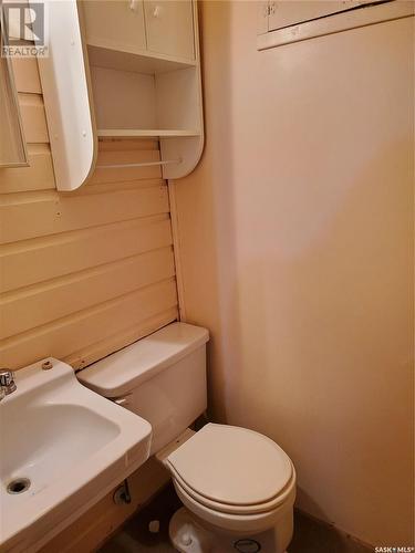 314 Railway Avenue, Neville, SK - Indoor Photo Showing Bathroom