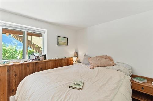 238 High Street, Nelson, BC - Indoor Photo Showing Bedroom