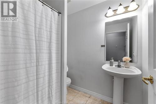 5995 Ellis Unit# 116, Lasalle, ON - Indoor Photo Showing Bathroom