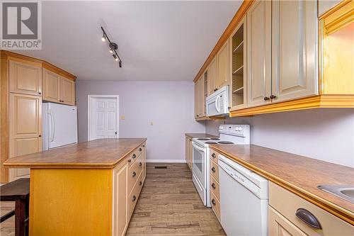 61 Hubbell Street, Brockville, ON - Indoor Photo Showing Kitchen