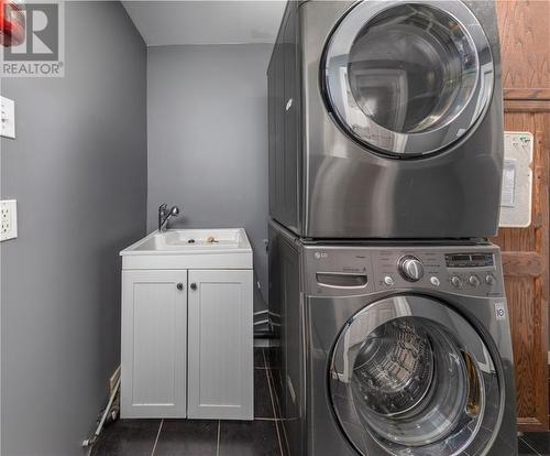 61 Hubbell Street, Brockville, ON - Indoor Photo Showing Laundry Room