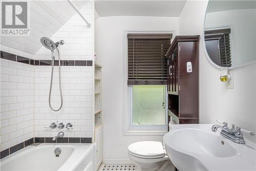 61 Hubbell Street, Brockville, ON - Indoor Photo Showing Bathroom