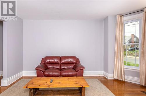 61 Hubbell Street, Brockville, ON - Indoor Photo Showing Living Room