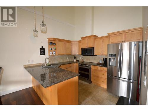 2120 Shannon Ridge Drive Unit# 304, West Kelowna, BC - Indoor Photo Showing Kitchen With Stainless Steel Kitchen