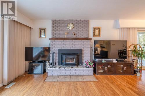 18 Heather Place, Osoyoos, BC - Indoor Photo Showing Living Room With Fireplace