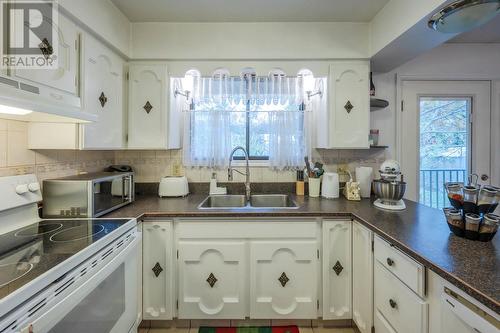 18 Heather Place, Osoyoos, BC - Indoor Photo Showing Kitchen With Double Sink