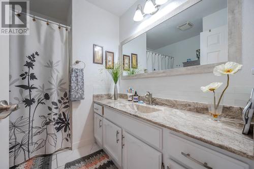 18 Heather Place, Osoyoos, BC - Indoor Photo Showing Bathroom