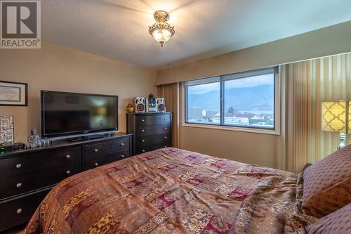 18 Heather Place, Osoyoos, BC - Indoor Photo Showing Bedroom