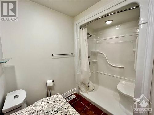 261 Bayswater Avenue, Ottawa, ON - Indoor Photo Showing Bathroom