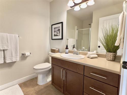 207-3350 Woodsdale Road, Lake Country, BC - Indoor Photo Showing Bathroom