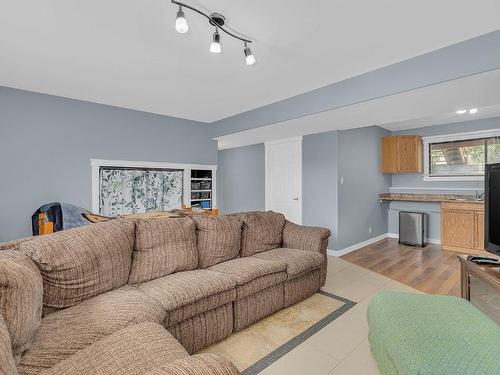 3331 Gates Court, West Kelowna, BC - Indoor Photo Showing Living Room