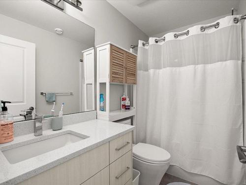 3729 Inverness Road, West Kelowna, BC - Indoor Photo Showing Bathroom