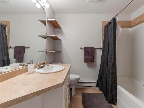 102-980 Dilworth Drive, Kelowna, BC - Indoor Photo Showing Bathroom