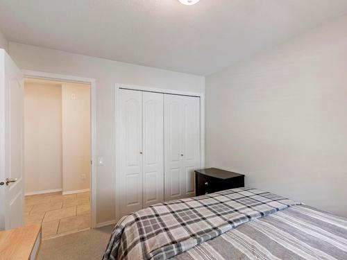 102-980 Dilworth Drive, Kelowna, BC - Indoor Photo Showing Bedroom