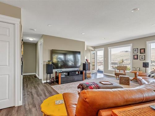 6524 Apollo Road, Vernon, BC - Indoor Photo Showing Living Room