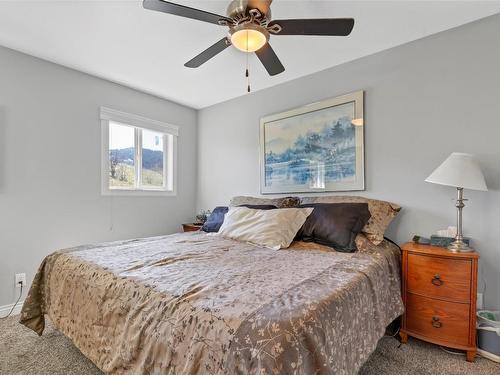 6524 Apollo Road, Vernon, BC - Indoor Photo Showing Bedroom