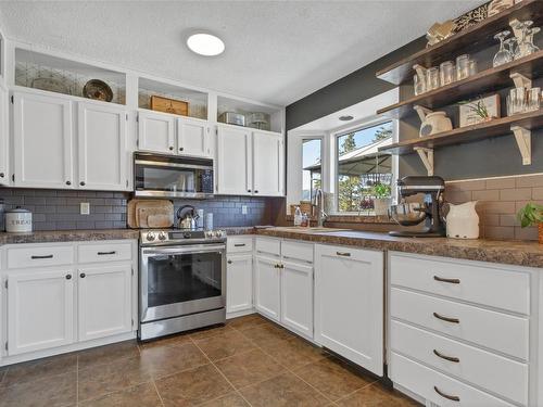 6524 Apollo Road, Vernon, BC - Indoor Photo Showing Kitchen