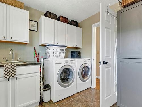 6524 Apollo Road, Vernon, BC - Indoor Photo Showing Laundry Room