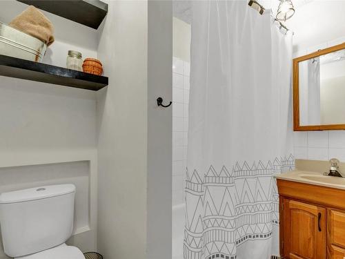 6524 Apollo Road, Vernon, BC - Indoor Photo Showing Bathroom