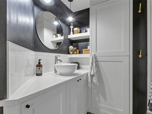 6524 Apollo Road, Vernon, BC - Indoor Photo Showing Bathroom