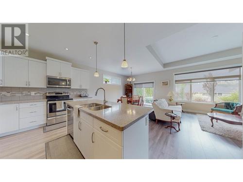 2130 Lawrence Avenue, Penticton, BC - Indoor Photo Showing Kitchen With Double Sink With Upgraded Kitchen