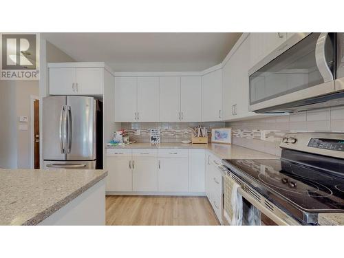 2130 Lawrence Avenue, Penticton, BC - Indoor Photo Showing Kitchen