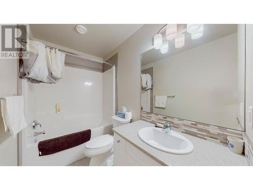 2130 Lawrence Avenue, Penticton, BC - Indoor Photo Showing Bathroom