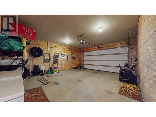 2130 Lawrence Avenue, Penticton, BC - Indoor Photo Showing Garage