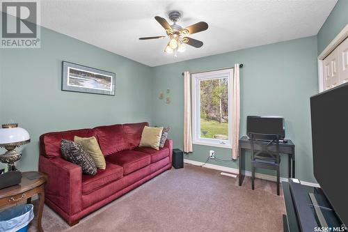 358 Pine Drive, Buckland Rm No. 491, SK - Indoor Photo Showing Living Room