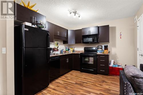 81 5043 James Hill Road, Regina, SK - Indoor Photo Showing Kitchen