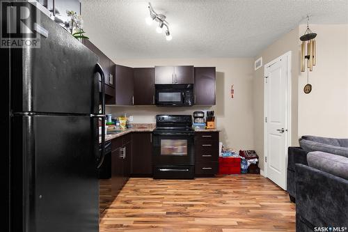 81 5043 James Hill Road, Regina, SK - Indoor Photo Showing Kitchen