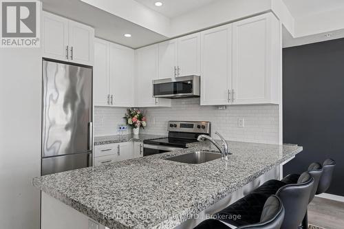 422 - 1711 Pure Springs Boulevard, Pickering, ON - Indoor Photo Showing Kitchen With Upgraded Kitchen