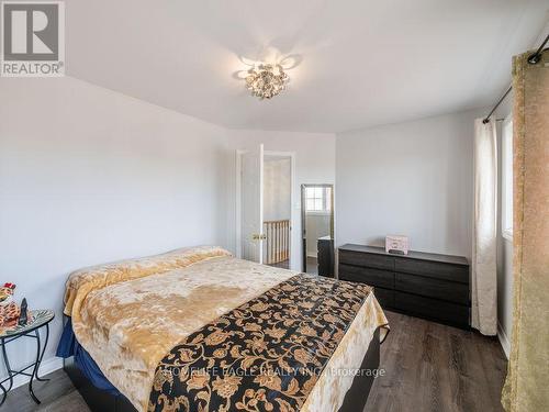 2104 Osbond Road, Innisfil, ON - Indoor Photo Showing Bedroom