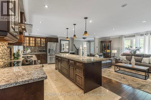 22 Artesian Avenue, East Gwillimbury, ON - Indoor Photo Showing Kitchen With Upgraded Kitchen