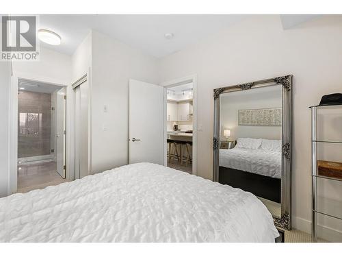 4380 Lakeshore Road Unit# 208, Kelowna, BC - Indoor Photo Showing Bedroom