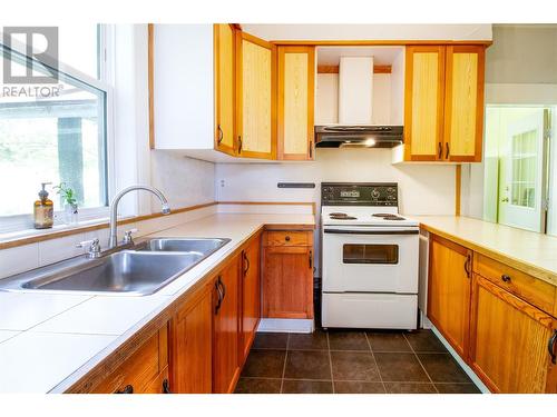 129 Maple Street, Revelstoke, BC - Indoor Photo Showing Kitchen With Double Sink