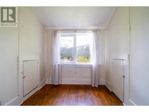 129 Maple Street, Revelstoke, BC - Indoor Photo Showing Other Room