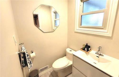 444 Quigley Road, Hamilton, ON - Indoor Photo Showing Bathroom
