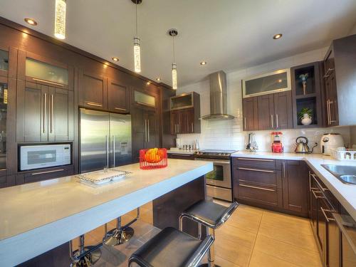Kitchen - 2460 Ch. Des Prairies, Brossard, QC - Indoor Photo Showing Kitchen With Double Sink With Upgraded Kitchen