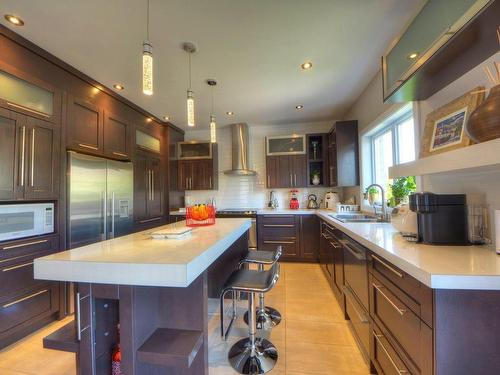 Kitchen - 2460 Ch. Des Prairies, Brossard, QC - Indoor Photo Showing Kitchen With Upgraded Kitchen