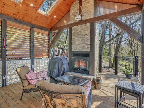 Terrasse - 16 Ch. Watson, Val-Des-Monts, QC -  With Fireplace