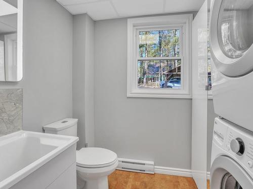 Powder room - 16 Ch. Watson, Val-Des-Monts, QC - Indoor Photo Showing Laundry Room