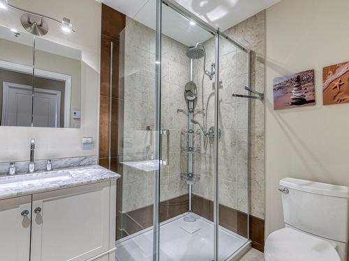 Salle de bains attenante Ã  la CCP - 204-4455 Rue Des Francs-Bourgeois, Boisbriand, QC - Indoor Photo Showing Bathroom