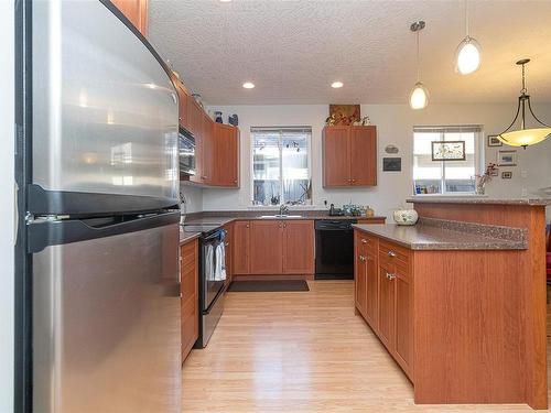 992 Wild Pond Lane, Langford, BC - Indoor Photo Showing Kitchen