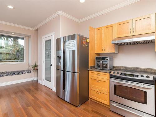 3363 Ravenwood Rd, Colwood, BC - Indoor Photo Showing Kitchen